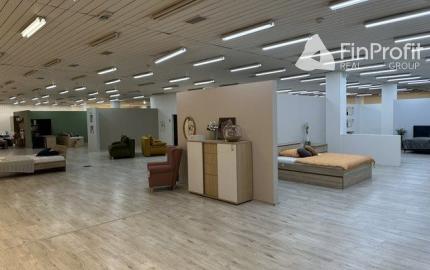 Na prenájom obchodné priestory v rôznych výmerách v Rači.