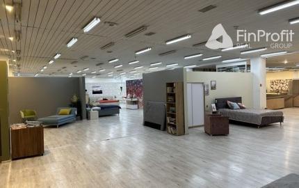 Na prenájom obchodné priestory v rôznych výmerách v Rači.