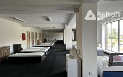 Na prenájom obchodné priestory v rôznych výmerách v Rači.