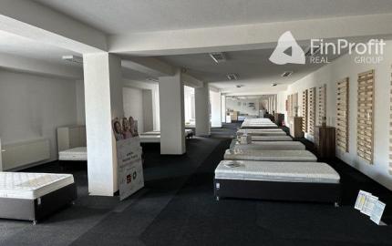 Na prenájom obchodné priestory v rôznych výmerách v Rači.