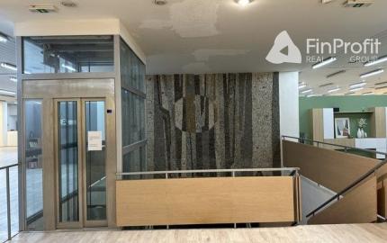 Na prenájom obchodné priestory v rôznych výmerách v Rači.