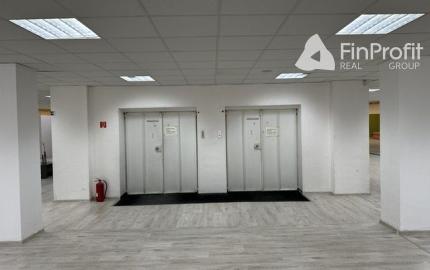 Na prenájom obchodné priestory v rôznych výmerách v Rači.