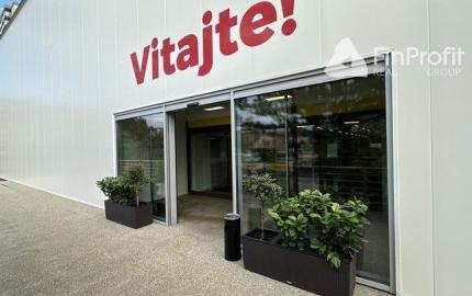 Na prenájom obchodné priestory v rôznych výmerách v Rači.