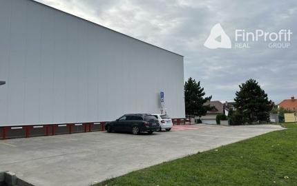 Na prenájom obchodné priestory v rôznych výmerách v Rači.