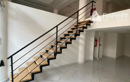 Pekný obchodný priestor /120 m2/ na Štúrovej ul. v budove LUXOR