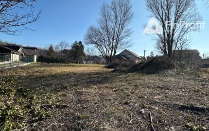 Na predaj stavebný pozemok na výstavbu rodinných domov v Lamači.