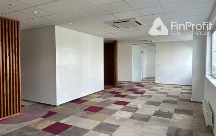 Uzavreté kancelárske celky od 100 m2 v Rači. Možnosť prenájmu skladových priestorov.