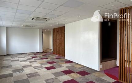 Uzavreté kancelárske celky od 100 m2 v Rači. Možnosť prenájmu skladových priestorov.