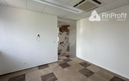 Uzavreté kancelárske celky od 100 m2 v Rači. Možnosť prenájmu skladových priestorov.