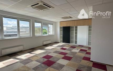 Uzavreté kancelárske celky od 100 m2 v Rači. Možnosť prenájmu skladových priestorov.