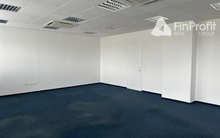 Uzavreté kancelárske celky od 100 m2 v Rači. Možnosť prenájmu skladových priestorov.