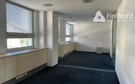 Uzavretý administratívny priestor na prenájom - 297 m2, Košická ul.