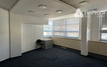 Uzavretý administratívny priestor na prenájom - 297 m2, Košická ul.