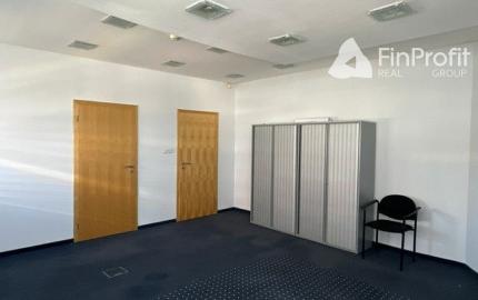 Uzavretý administratívny priestor na prenájom - 297 m2, Košická ul.