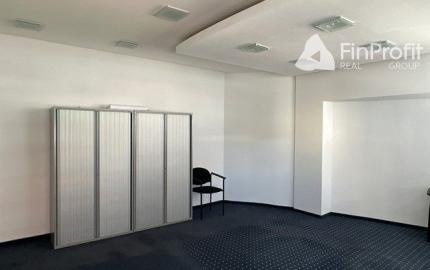 Uzavretý administratívny priestor na prenájom - 297 m2, Košická ul.