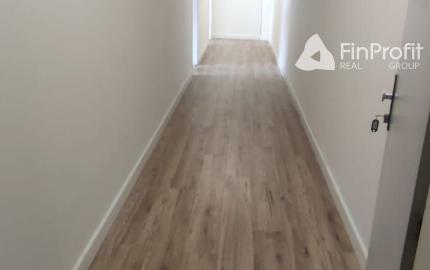 Uzavretý administratívno-obchodný priestor s vysokými stropmi - 53,46 m2, Tomášikova ul.