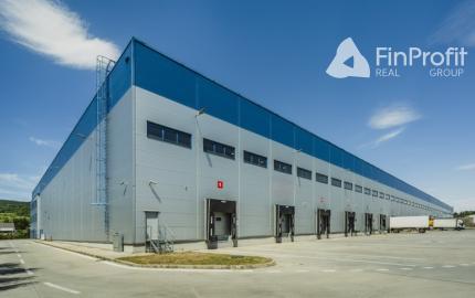 Vykurovaná skladovacia hala so zázemím na prenájom - 3.342 m2, Svätý Jur