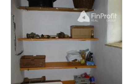 Vidiecky dom s veľkým pozemkom v peknom prostredí.