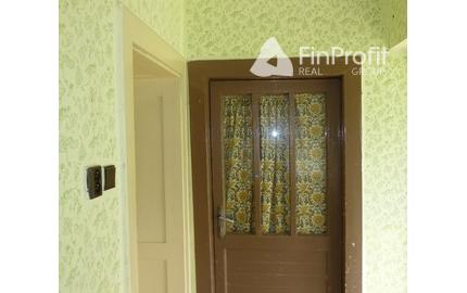 Vidiecky dom s veľkým pozemkom v peknom prostredí.