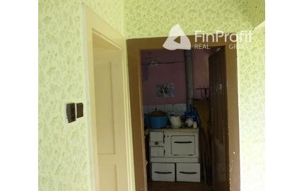 Vidiecky dom s veľkým pozemkom v peknom prostredí.