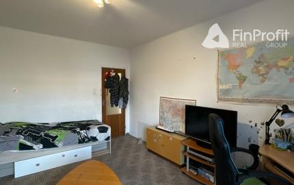 Priestranný 4-izbový byt s lodžiou – 105,6 m², Športová ul.