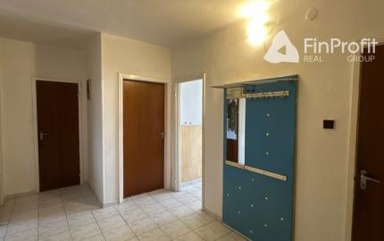 Priestranný 4-izbový byt s lodžiou – 105,6 m², Športová ul.