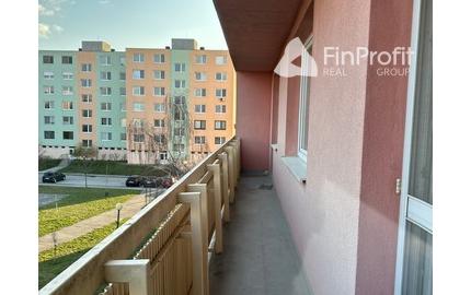 Priestranný 4-izbový byt s lodžiou – 105,6 m², Športová ul.