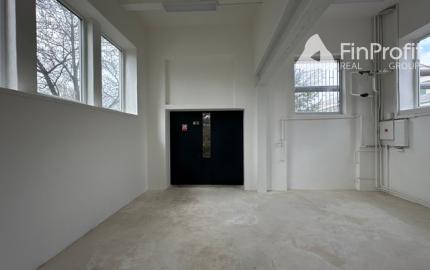 Skladovo prevádzkový priestor na prenájom - 166 m2, Odborárska ul.