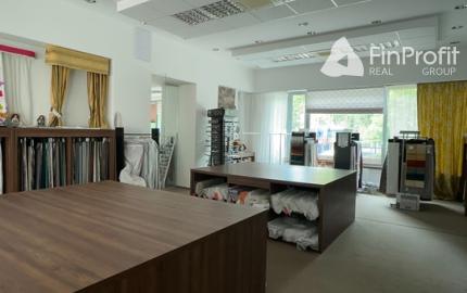 Obchodný priestor s parkovaním na prenájom - 210 m2, ul. Kozia