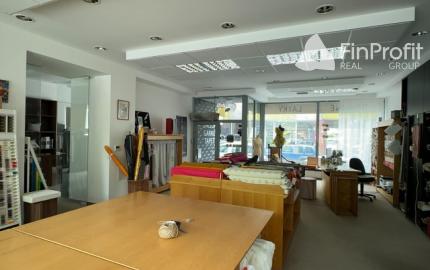 Obchodný priestor s parkovaním na prenájom - 210 m2, ul. Kozia