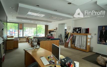 Obchodný priestor s parkovaním na prenájom - 210 m2, ul. Kozia