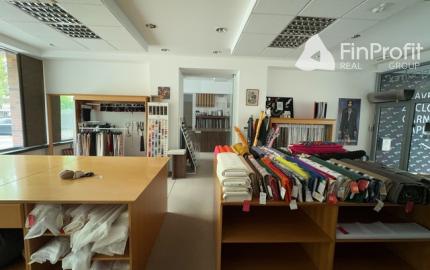 Obchodný priestor s parkovaním na prenájom - 210 m2, ul. Kozia