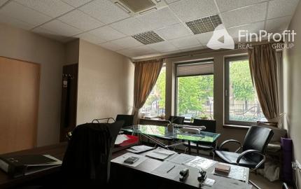 Obchodný priestor s parkovaním na prenájom - 210 m2, ul. Kozia