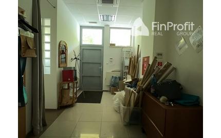 Obchodný priestor s parkovaním na prenájom - 210 m2, ul. Kozia