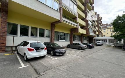 Obchodný priestor s parkovaním na prenájom - 210 m2, ul. Kozia
