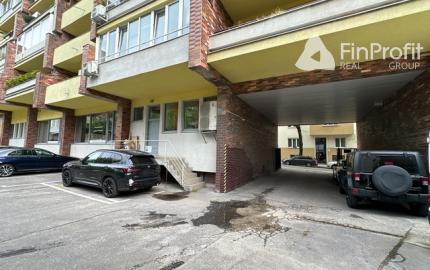 Obchodný priestor s parkovaním na prenájom - 210 m2, ul. Kozia