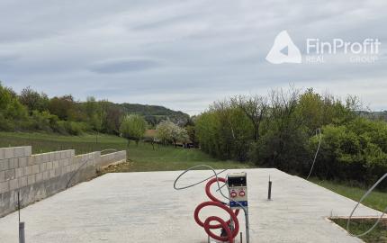 Predám stavebný pozemok Jedľové Kostoľany + stavebné povolenie.