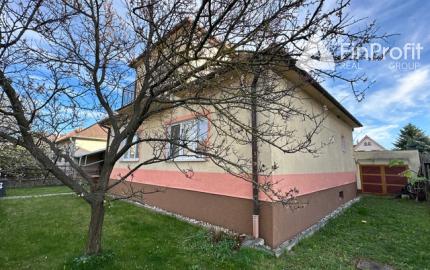 Podpivničený 3i dom s veľkým pozemkom vo Vajnoroch