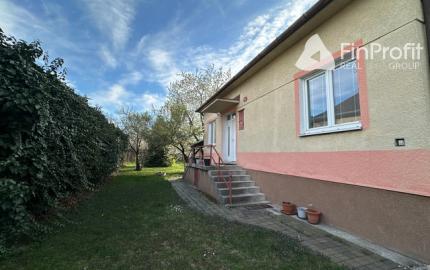 Podpivničený 3i dom s veľkým pozemkom vo Vajnoroch