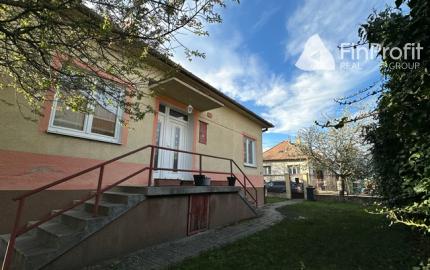 Podpivničený 3i dom s veľkým pozemkom vo Vajnoroch