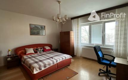 Podpivničený 3i dom s veľkým pozemkom vo Vajnoroch