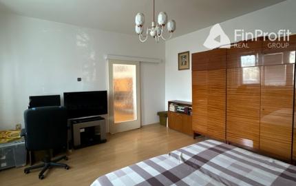 Podpivničený 3i dom s veľkým pozemkom vo Vajnoroch