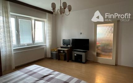 Podpivničený 3i dom s veľkým pozemkom vo Vajnoroch