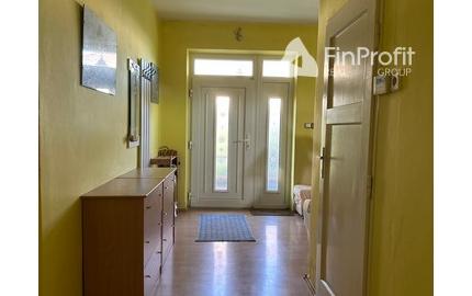 Podpivničený 3i dom s veľkým pozemkom vo Vajnoroch