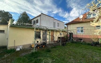 Podpivničený 3i dom s veľkým pozemkom vo Vajnoroch