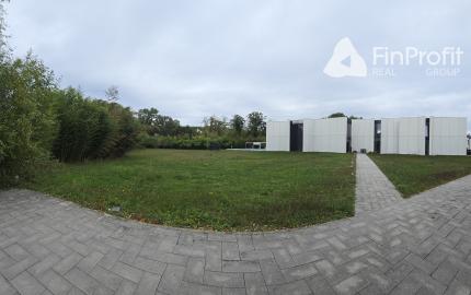 Luxusná dizajnová vila v Lozorne s bazénom a kinom