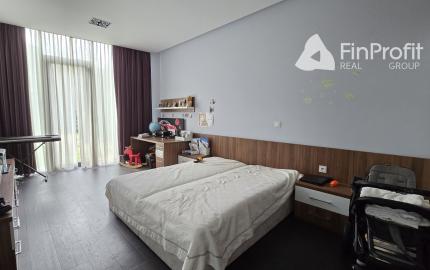 Luxusná dizajnová vila v Lozorne s bazénom a kinom