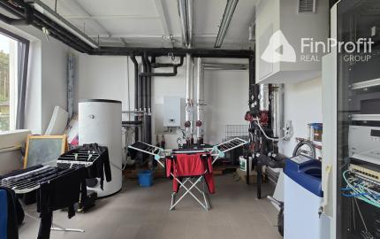 Luxusná dizajnová vila v Lozorne s bazénom a kinom