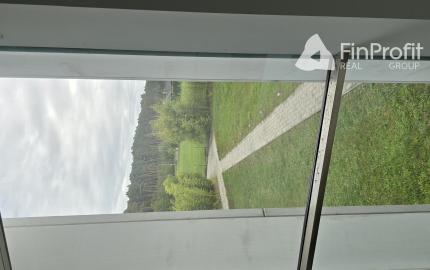 Luxusná dizajnová vila v Lozorne s bazénom a kinom