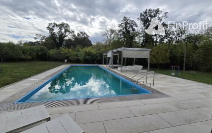 Luxusná dizajnová vila v Lozorne s bazénom a kinom